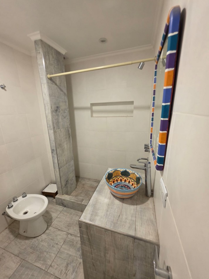 VENTA CASA 5 AMBIENTES MODERNA CON PARQUE ZONA ACANTILADOS