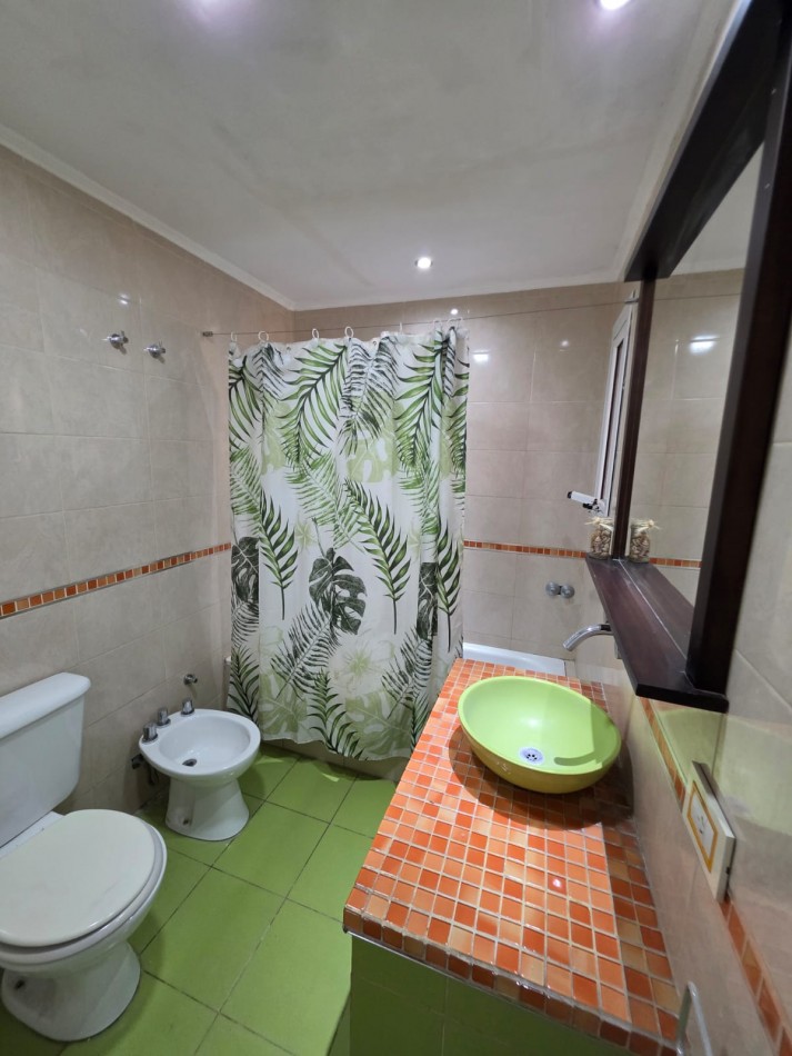 VENTA CASA 5 AMBIENTES MODERNA CON PARQUE ZONA ACANTILADOS