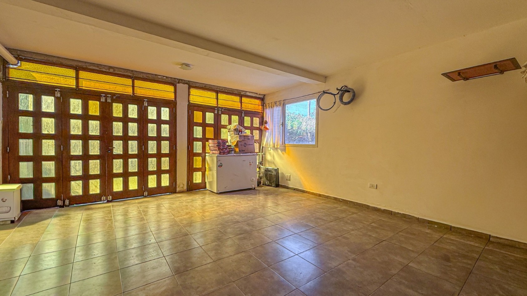 VENTA CASA 5 AMBIENTES MODERNA CON PARQUE ZONA ACANTILADOS