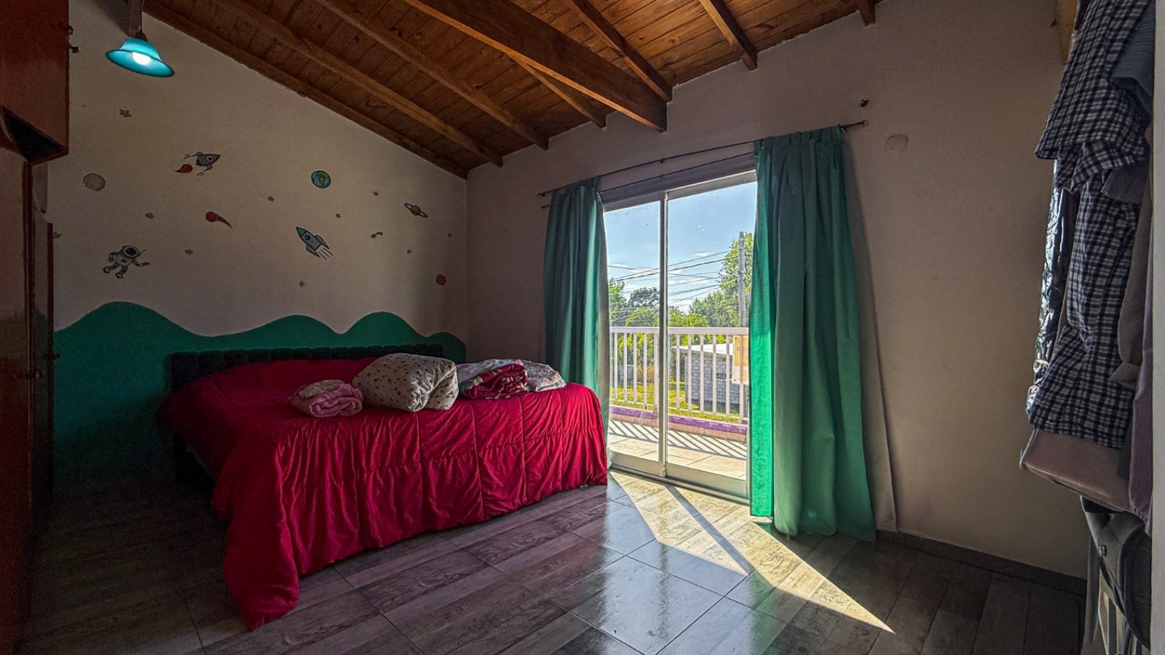 VENTA CASA 5 AMBIENTES MODERNA CON PARQUE ZONA ACANTILADOS