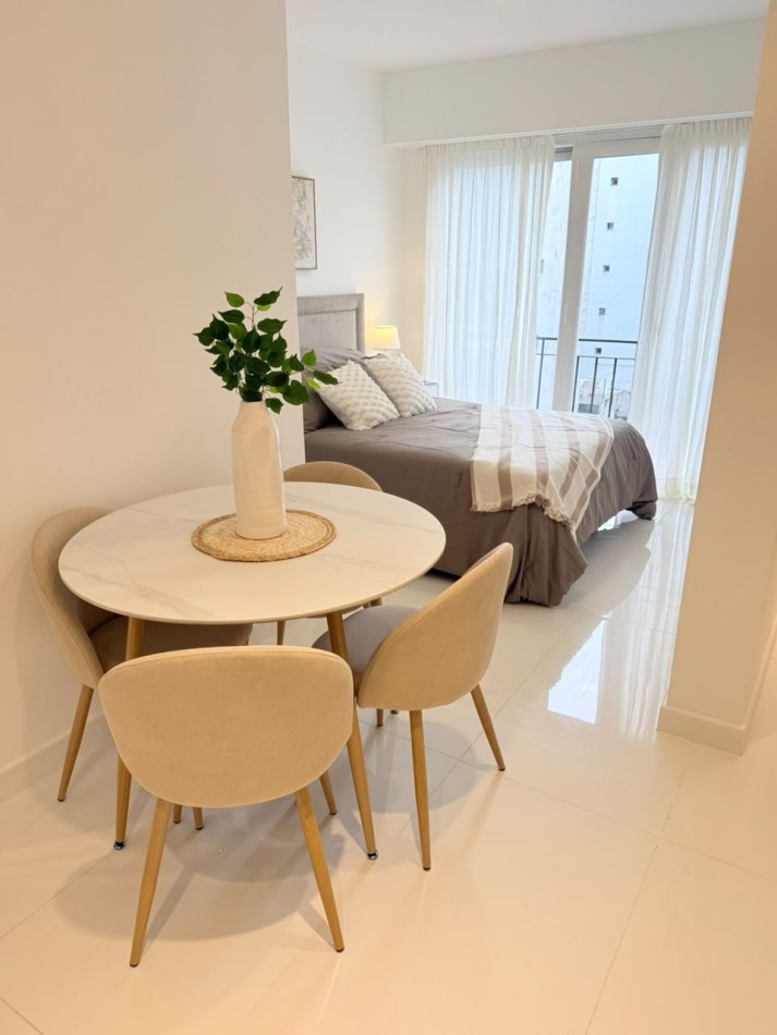 VENTA DEPTO. RECICLADO CON BALCON A LA CALLE