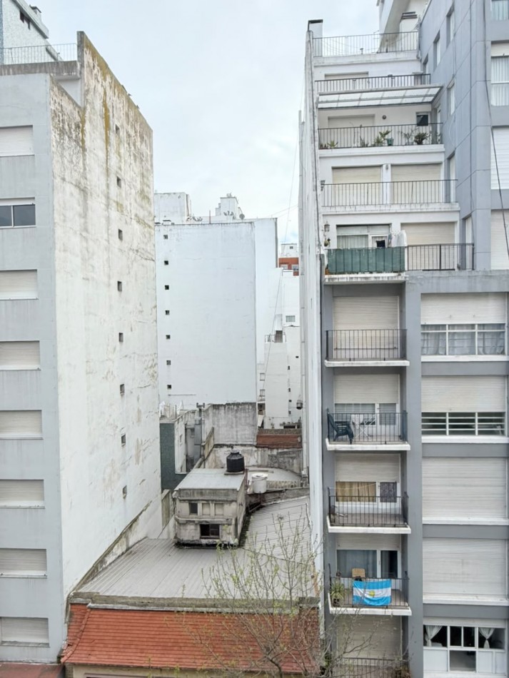 VENTA DEPTO. RECICLADO CON BALCON A LA CALLE