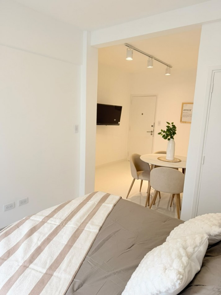 VENTA DEPTO. RECICLADO CON BALCON A LA CALLE