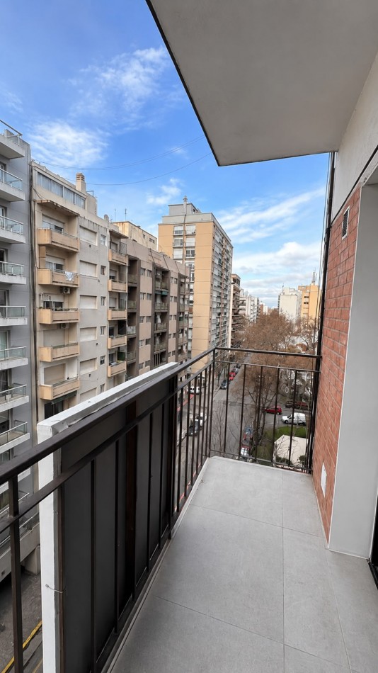VENTA DEPARTAMENTO 3 AMBIENTES RECICLADO A LA CALLE CON BALCON | PLAZA COLON