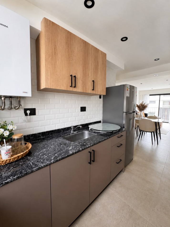 VENTA DEPARTAMENTO 3 AMBIENTES RECICLADO A LA CALLE CON BALCON | PLAZA COLON