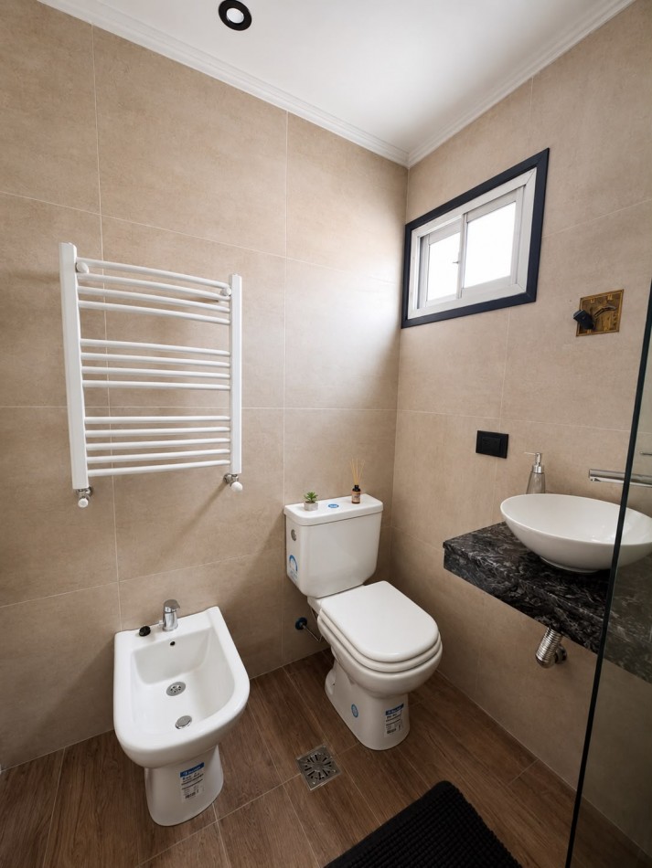 VENTA DEPARTAMENTO 3 AMBIENTES RECICLADO A LA CALLE CON BALCON | PLAZA COLON