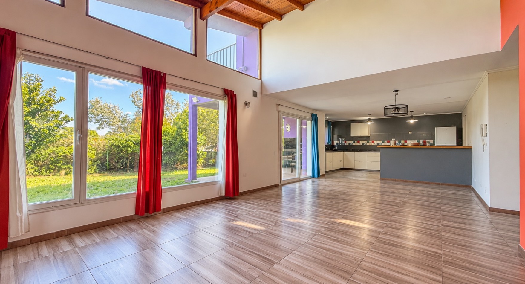 VENTA CASA 5 AMBIENTES MODERNA CON PARQUE ZONA ACANTILADOS