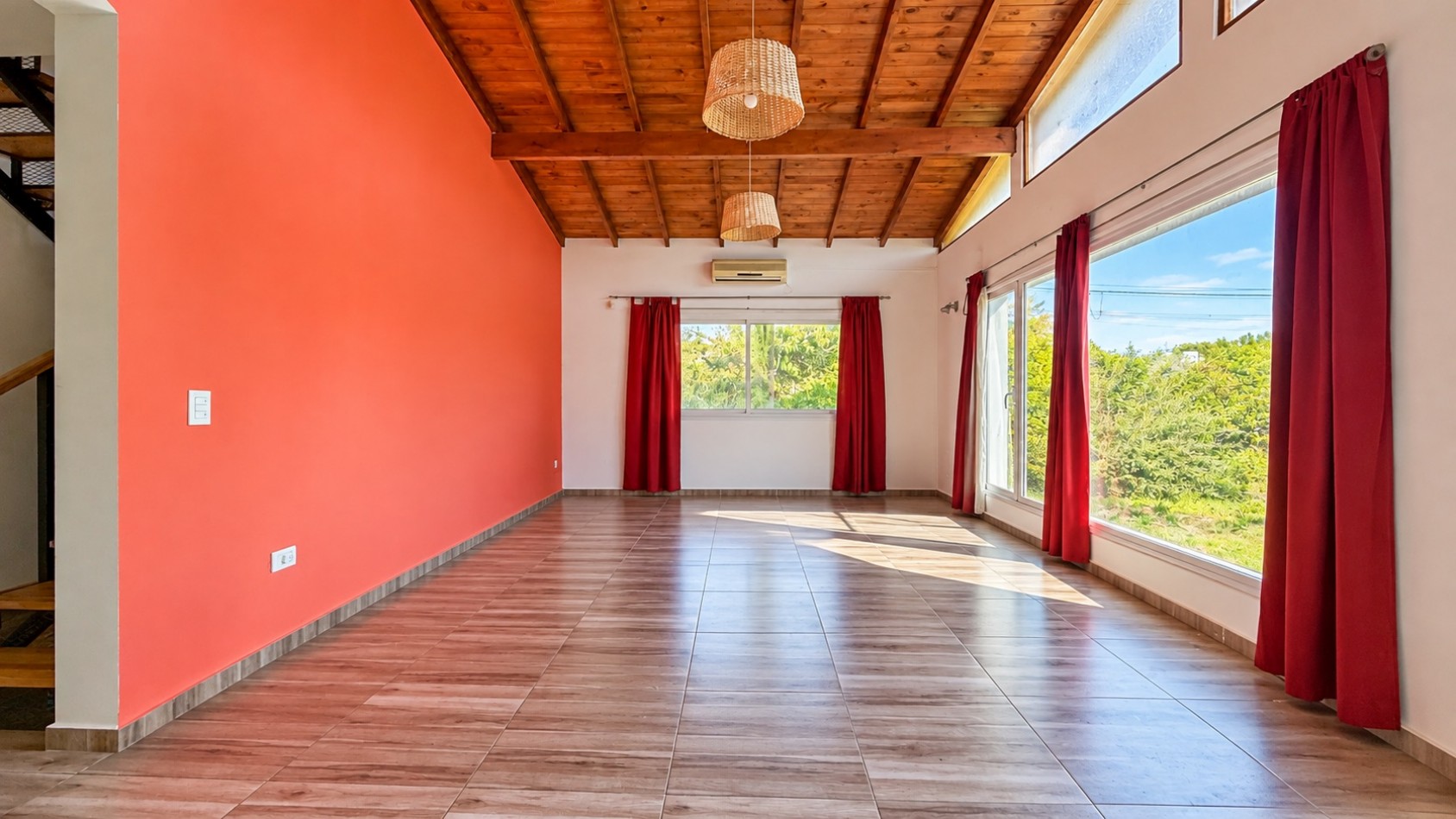 VENTA CASA 5 AMBIENTES MODERNA CON PARQUE ZONA ACANTILADOS