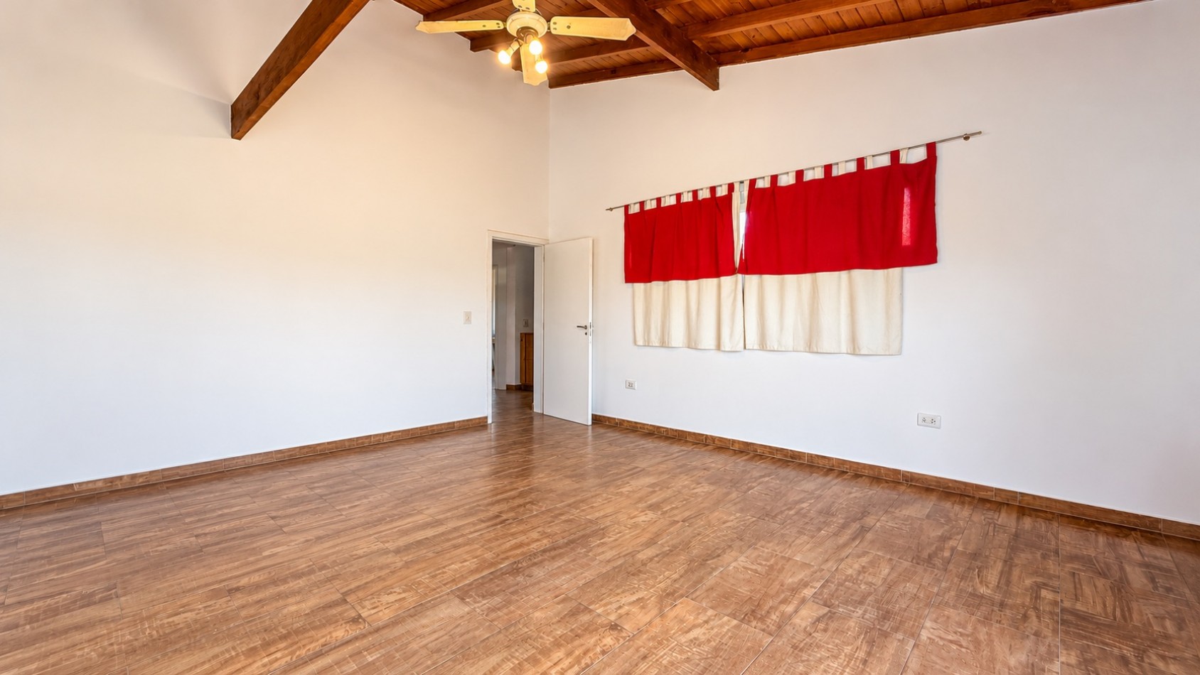 VENTA CASA 5 AMBIENTES MODERNA CON PARQUE ZONA ACANTILADOS