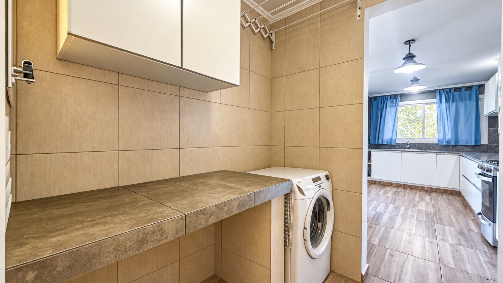 VENTA CASA 5 AMBIENTES MODERNA CON PARQUE ZONA ACANTILADOS