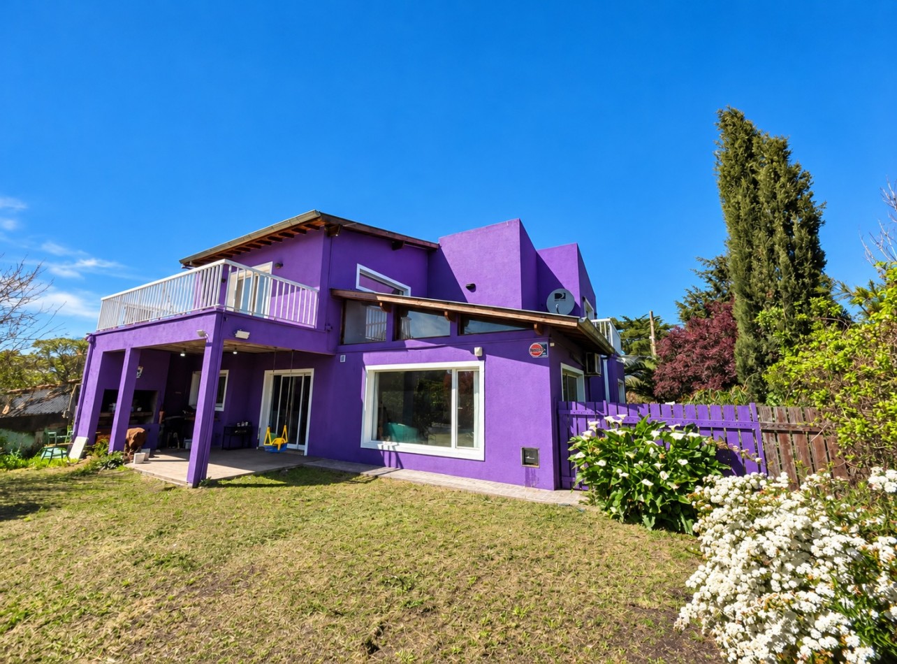VENTA CASA 5 AMBIENTES MODERNA CON PARQUE ZONA ACANTILADOS