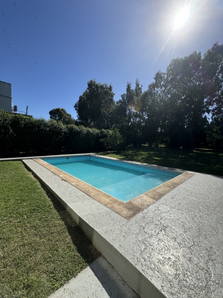 CASA EN VENTA CON PISCINA EN BARRIO PRIVADO RUMENCO
