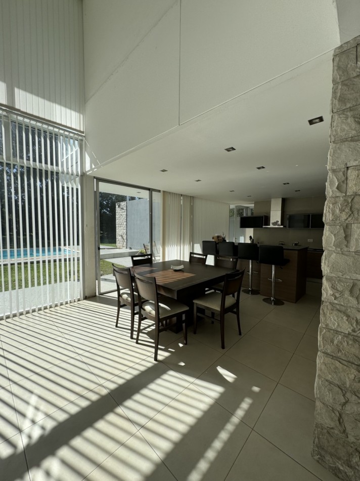 CASA EN VENTA CON PISCINA EN BARRIO PRIVADO RUMENCO