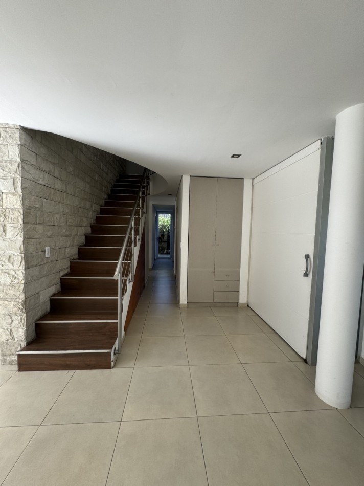 CASA EN VENTA CON PISCINA EN BARRIO PRIVADO RUMENCO