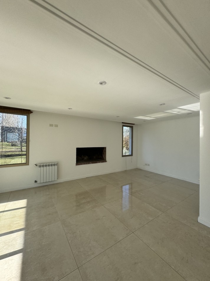 IMPERDIBLE CASA 4 AMBIENTES C PISCINA EN ALQUILER 24 MESES RUMENCO