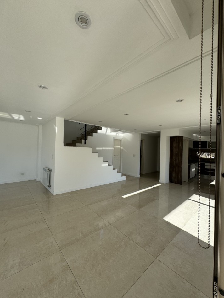 IMPERDIBLE CASA 4 AMBIENTES C PISCINA EN ALQUILER 24 MESES RUMENCO