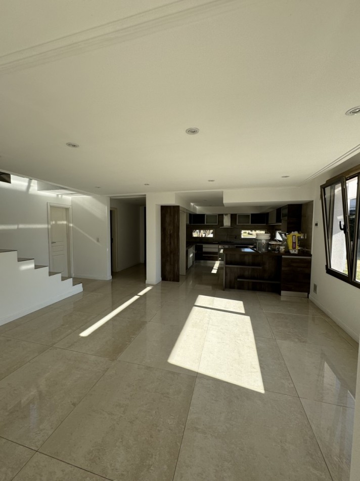 IMPERDIBLE CASA 4 AMBIENTES C PISCINA EN ALQUILER 24 MESES RUMENCO