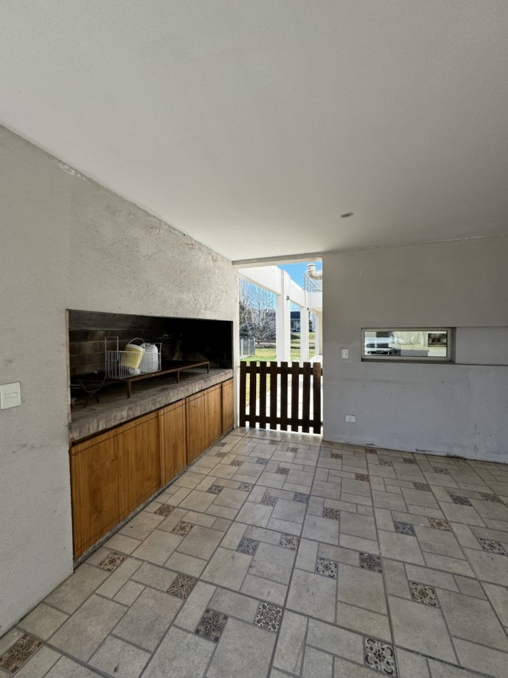 IMPERDIBLE CASA 4 AMBIENTES C PISCINA EN ALQUILER 24 MESES RUMENCO