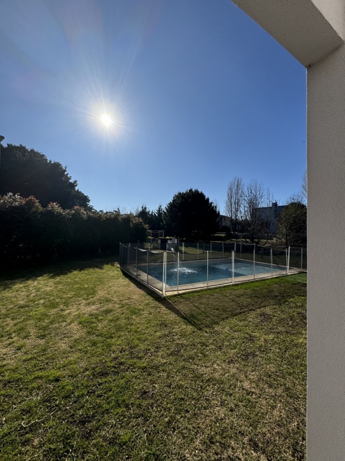 IMPERDIBLE CASA 4 AMBIENTES C PISCINA EN ALQUILER 24 MESES RUMENCO