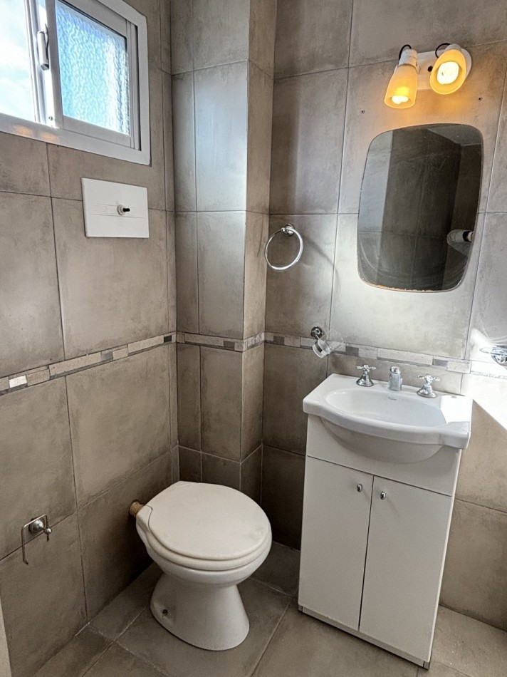 IDEAL USO COMERCIAL!! CHALET 4 AMBIENTES CON 2 DTOS DE 2 Y 3 AMBIENTES VENTA EN BLOCK CHAUVIN