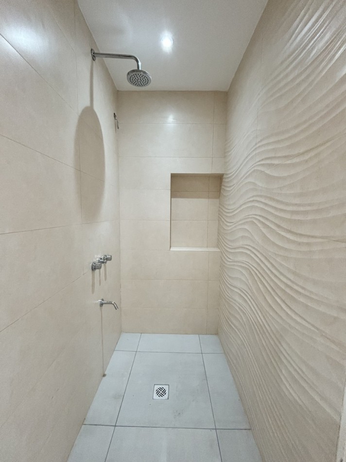 IDEAL USO COMERCIAL!! CHALET 4 AMBIENTES CON 2 DTOS DE 2 Y 3 AMBIENTES VENTA EN BLOCK CHAUVIN