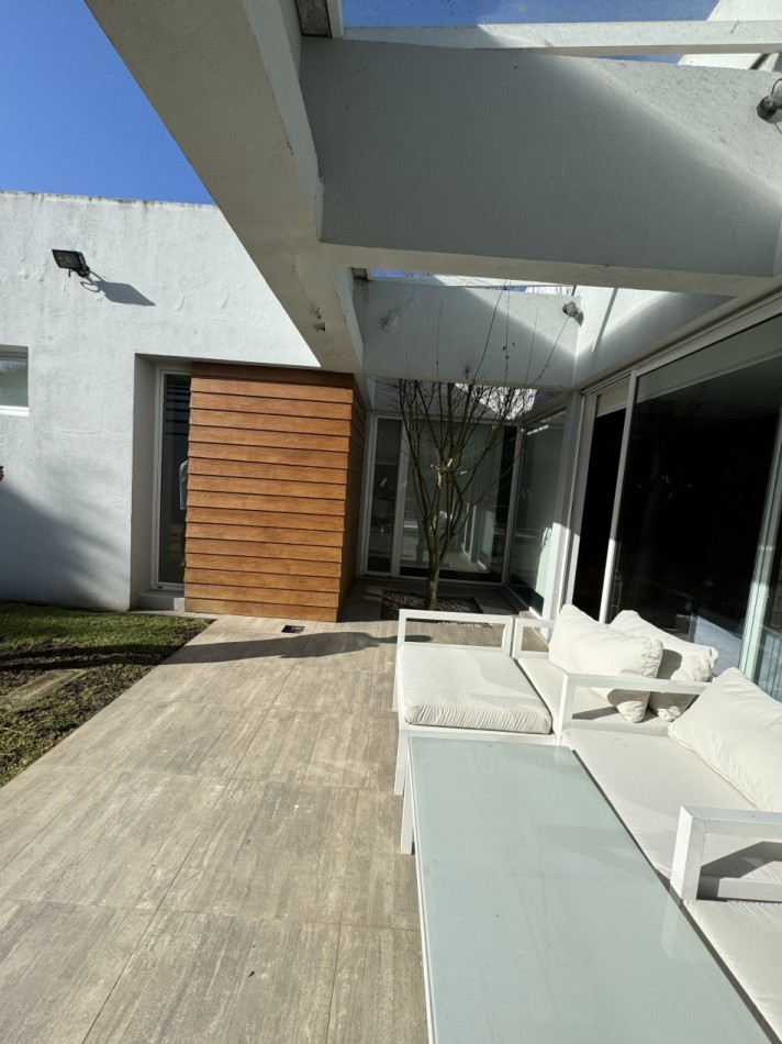 INCREIBLE!!! CASA 4 AMB CON PISCINA EN BARRIO PRIVADO RUMENCO