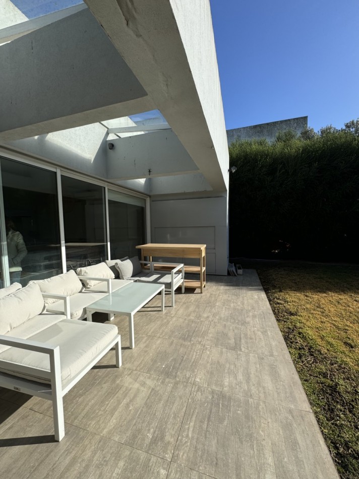 INCREIBLE!!! CASA 4 AMB CON PISCINA EN BARRIO PRIVADO RUMENCO