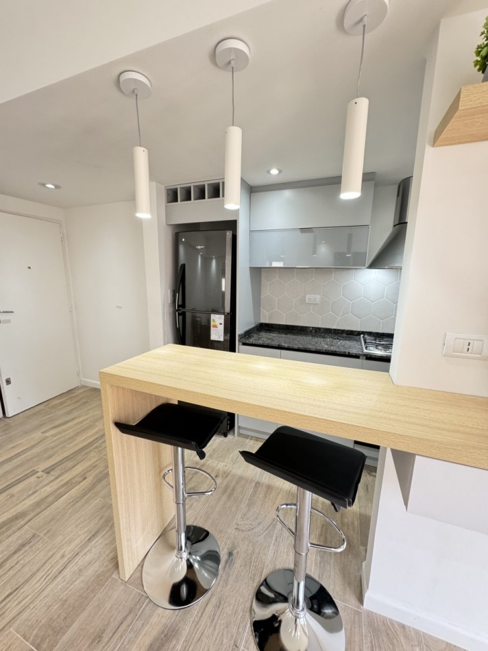 VENTA DEPTO DOS AMBIENTES AL FRENTE CON BALCON