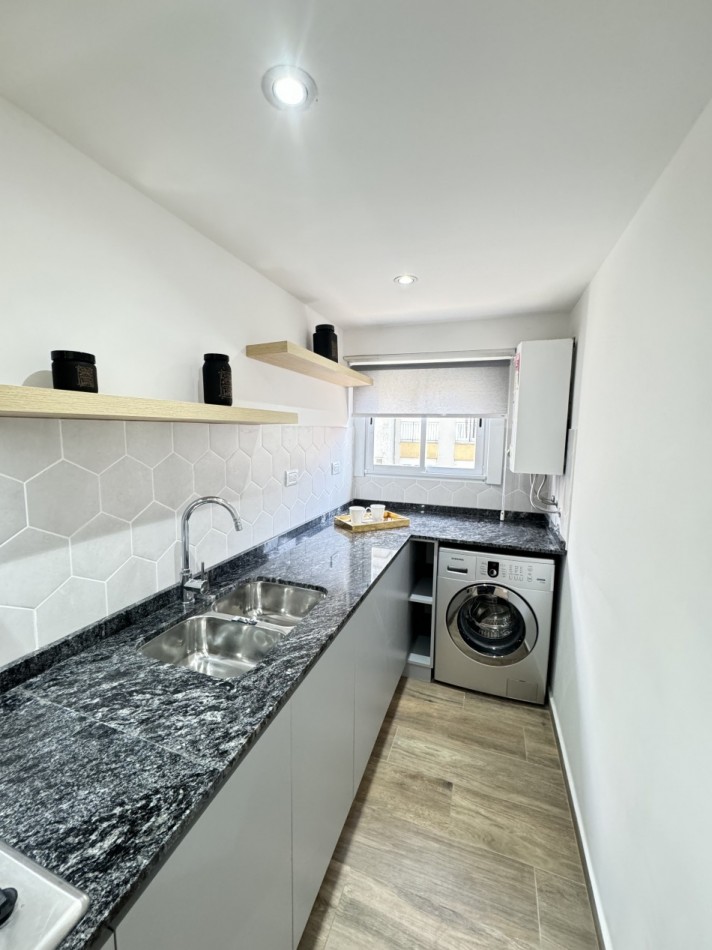 VENTA DEPTO DOS AMBIENTES AL FRENTE CON BALCON