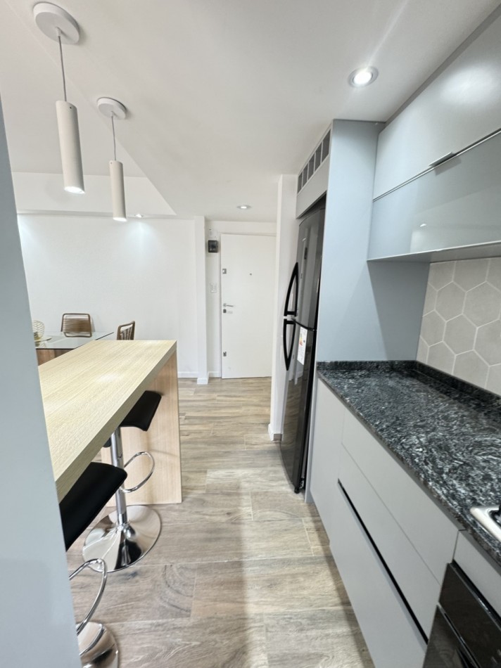 VENTA DEPTO DOS AMBIENTES AL FRENTE CON BALCON
