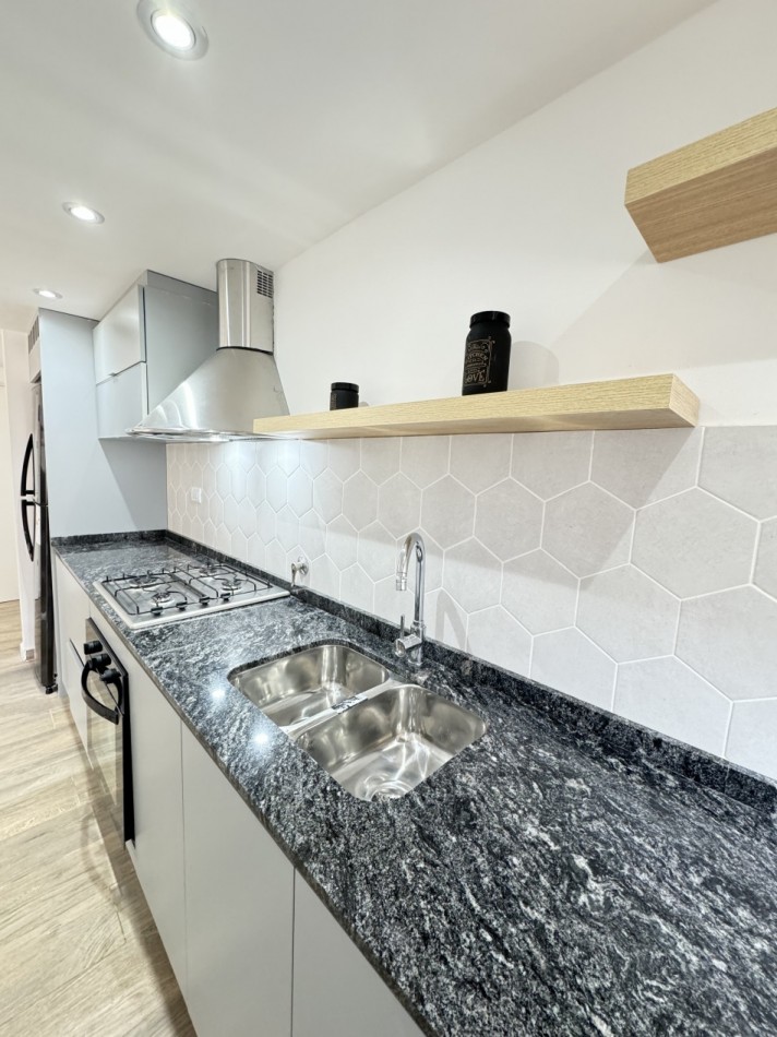 VENTA DEPTO DOS AMBIENTES AL FRENTE CON BALCON