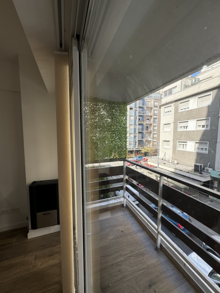 VENTA DEPTO DOS AMBIENTES CON BALCON ZONA CENTRO
