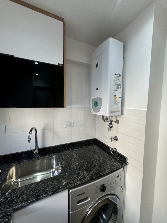 VENTA DEPTO DOS AMBIENTES CON BALCON ZONA CENTRO