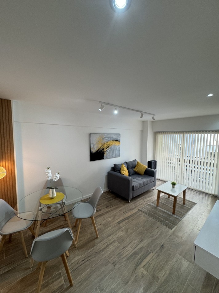 VENTA DEPTO DOS AMBIENTES CON BALCON ZONA CENTRO