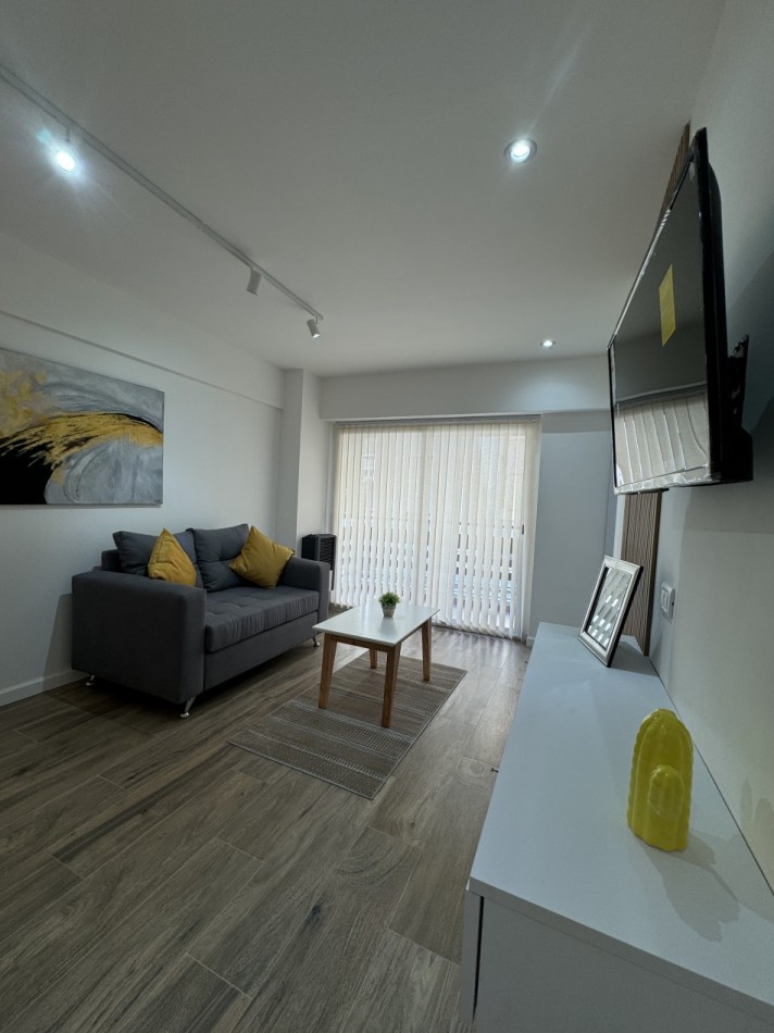 VENTA DEPTO DOS AMBIENTES CON BALCON ZONA CENTRO