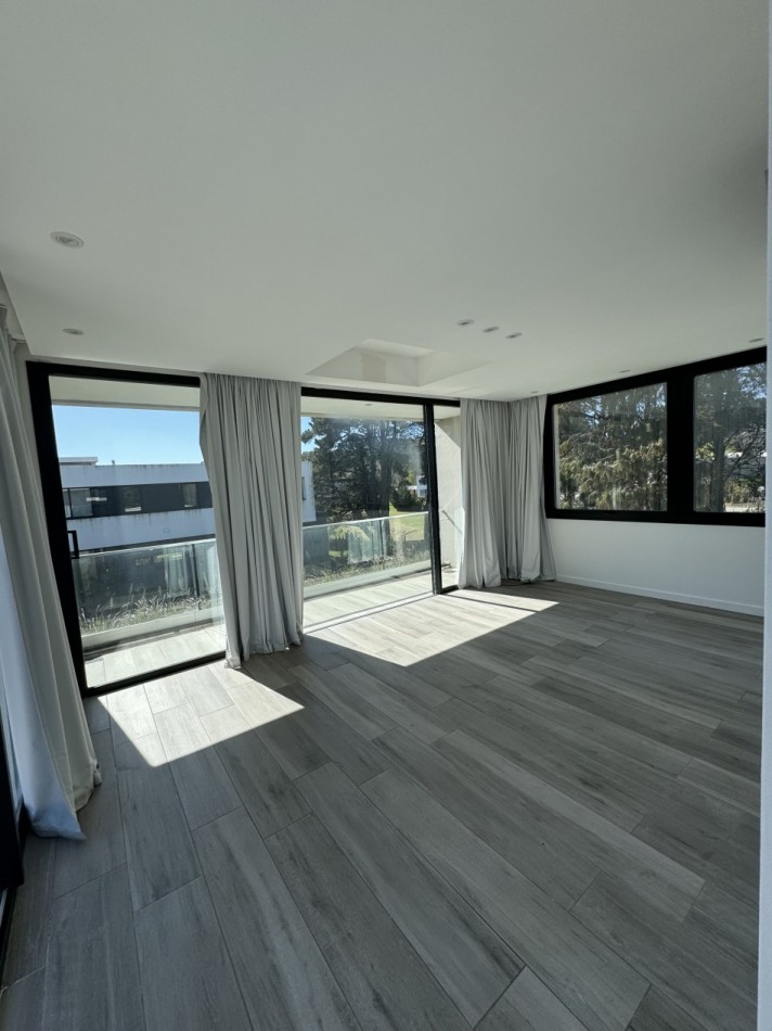 VENTA EN RUMENCO MODERNA CASA 4 AMB CON PISCINA