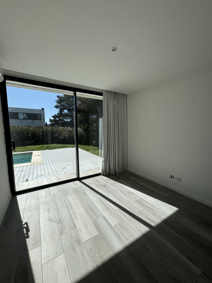 VENTA EN RUMENCO MODERNA CASA 4 AMB CON PISCINA
