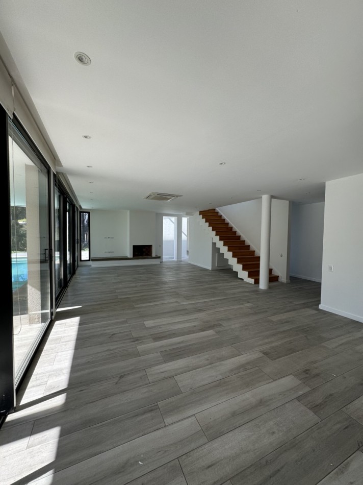 VENTA EN RUMENCO MODERNA CASA 4 AMB CON PISCINA