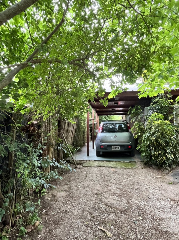 VENTA CASA DE PLAYA EN MAR AZUL, DE 4 AMBIENTES CON PILETA A 600 MTS DEL MAR
