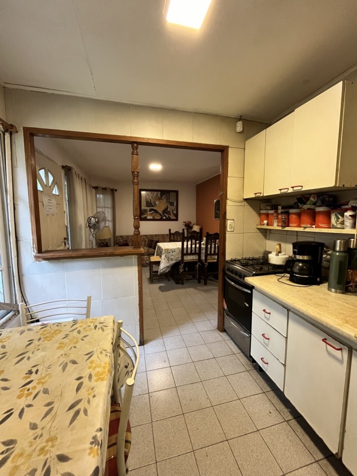 VENTA CASA DE PLAYA EN MAR AZUL, DE 4 AMBIENTES CON PILETA A 600 MTS DEL MAR