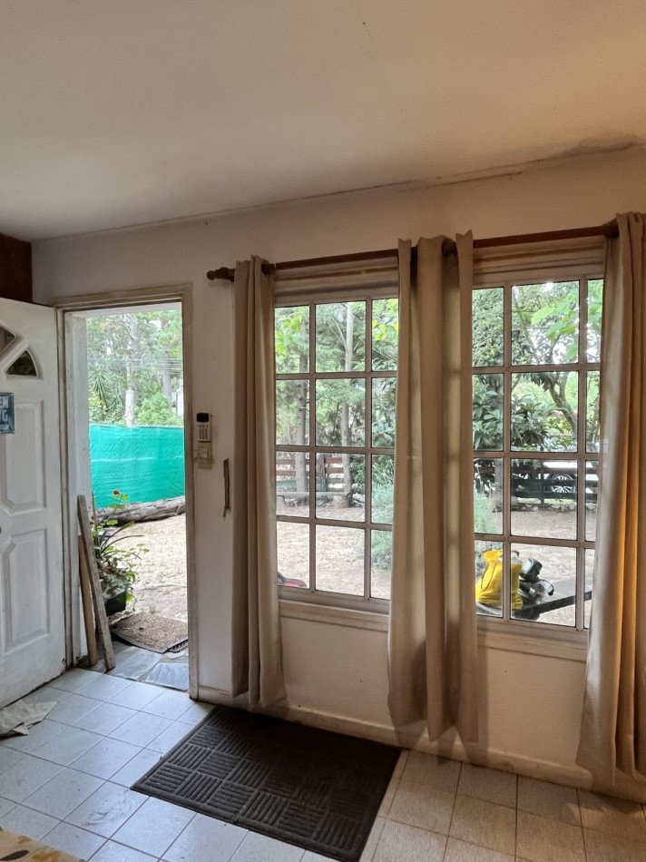 VENTA CASA DE PLAYA EN MAR AZUL, DE 4 AMBIENTES CON PILETA A 600 MTS DEL MAR