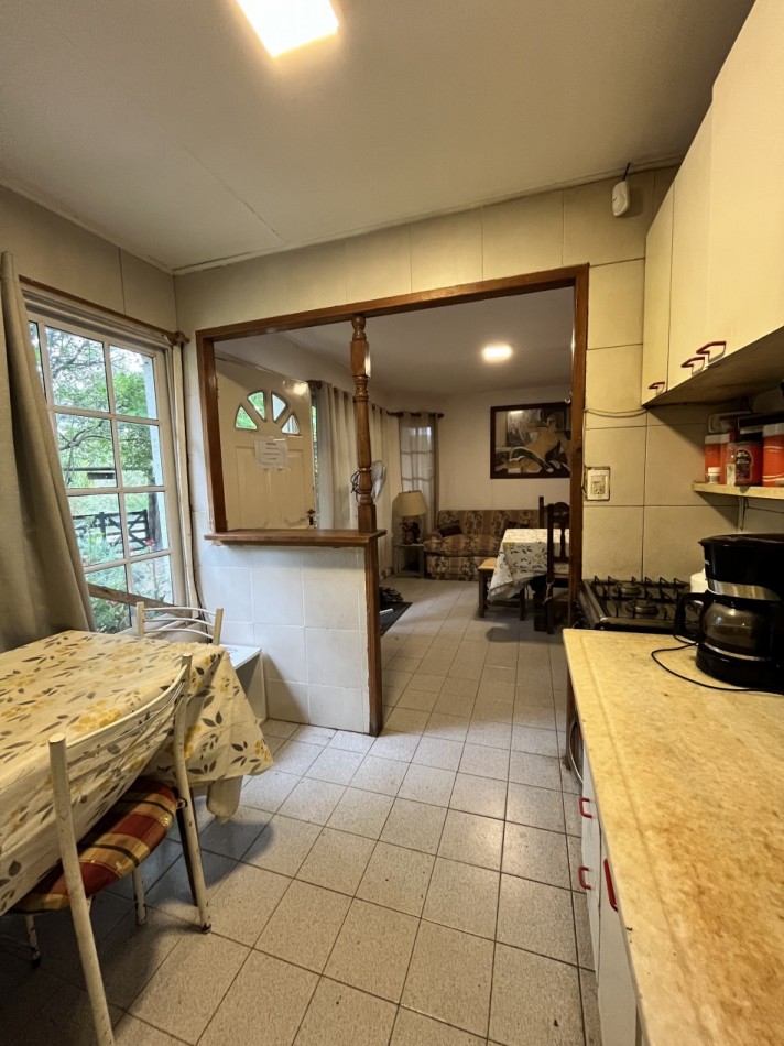 VENTA CASA DE PLAYA EN MAR AZUL, DE 4 AMBIENTES CON PILETA A 600 MTS DEL MAR