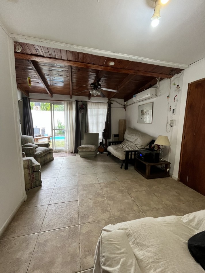 VENTA CASA DE PLAYA EN MAR AZUL, DE 4 AMBIENTES CON PILETA A 600 MTS DEL MAR