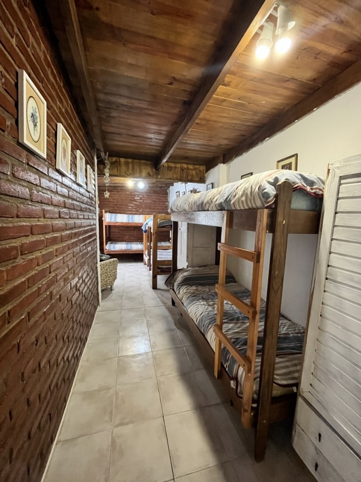 VENTA CASA DE PLAYA EN MAR AZUL, DE 4 AMBIENTES CON PILETA A 600 MTS DEL MAR