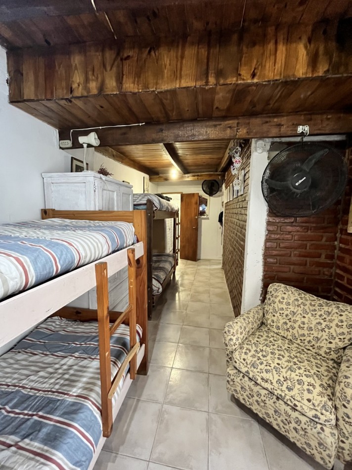 VENTA CASA DE PLAYA EN MAR AZUL, DE 4 AMBIENTES CON PILETA A 600 MTS DEL MAR