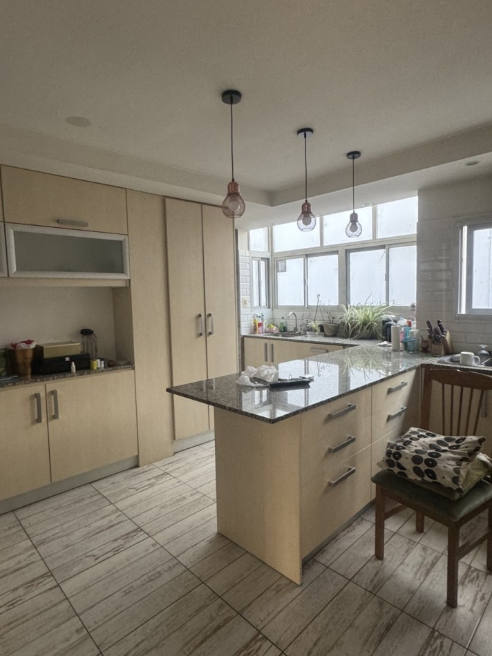 VENTA DEPARTAMENTO 3 AMB CON ESCRITORIO Y 2 ESPACIOS DE COCHERA PLAZA COLON