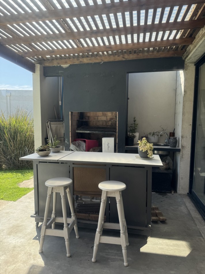 EXCELENTE CASA EN VENTA CON PISCINA EN ARENAS DEL SUR