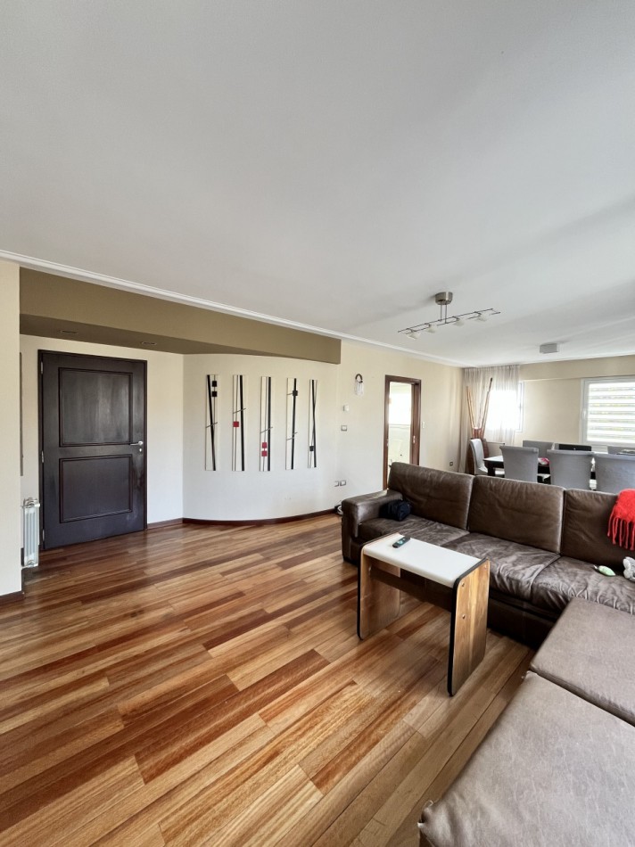 VENTA IMPORTANTE PISO 4 AMBIENTES CON COCHERA DE 160 MTS2 EN LO MEJOR DE PLAZA MITRE