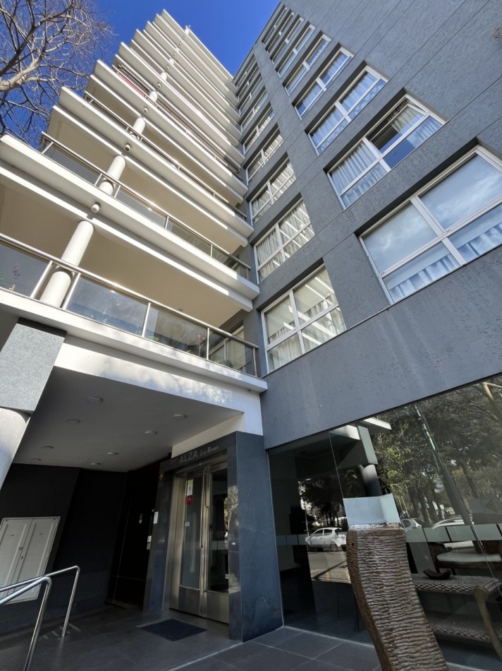 VENTA IMPORTANTE PISO 4 AMBIENTES CON COCHERA DE 160 MTS2 EN LO MEJOR DE PLAZA MITRE