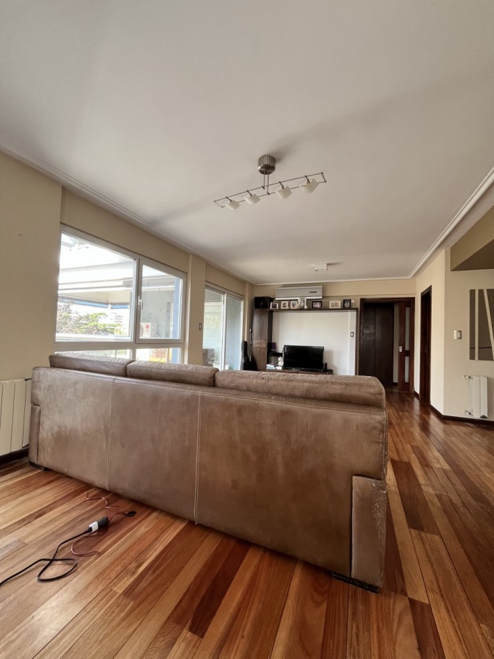 VENTA IMPORTANTE PISO 4 AMBIENTES CON COCHERA DE 160 MTS2 EN LO MEJOR DE PLAZA MITRE